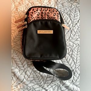 Small petunia pickle, bottom, Crossbody bag